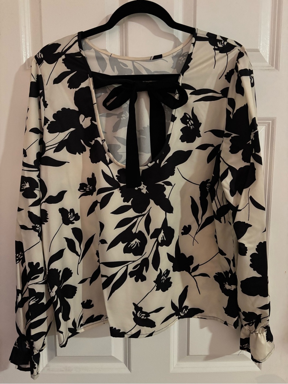 Women's Black & White Floral Long-Sleeve Blouse